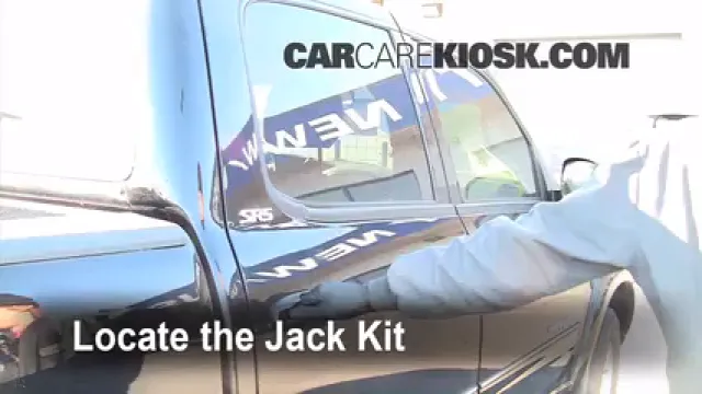 2006 Toyota Tundra SR5 4.7L V8 Crew Cab Pickup Levantar auto Usar el gato para levantar el auto